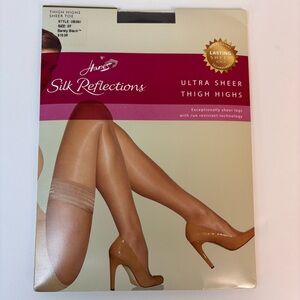 Hanes Thigh Highs Silk Reflections Ultra Sheer Run Resistant Barely Black Sz EF
